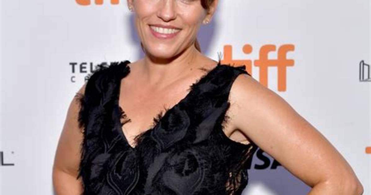 Amy Jo Johnson Siblings: Meet Julie Johnson Clary & Grieg Johnson Jr