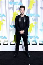 Brendon Urie Height, Weight, Net Worth, Age, Birthday, Wikipedia, Who, Nationality, Biography