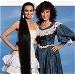 Do Loretta Lynn and Crystal Gayle Have the Same Parents? ·