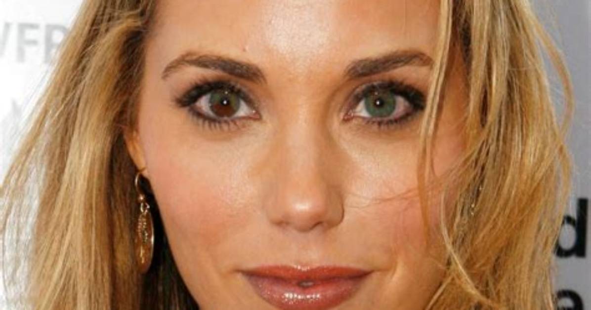 Elizabeth Berkley Biography, Life, Interesting Facts ·