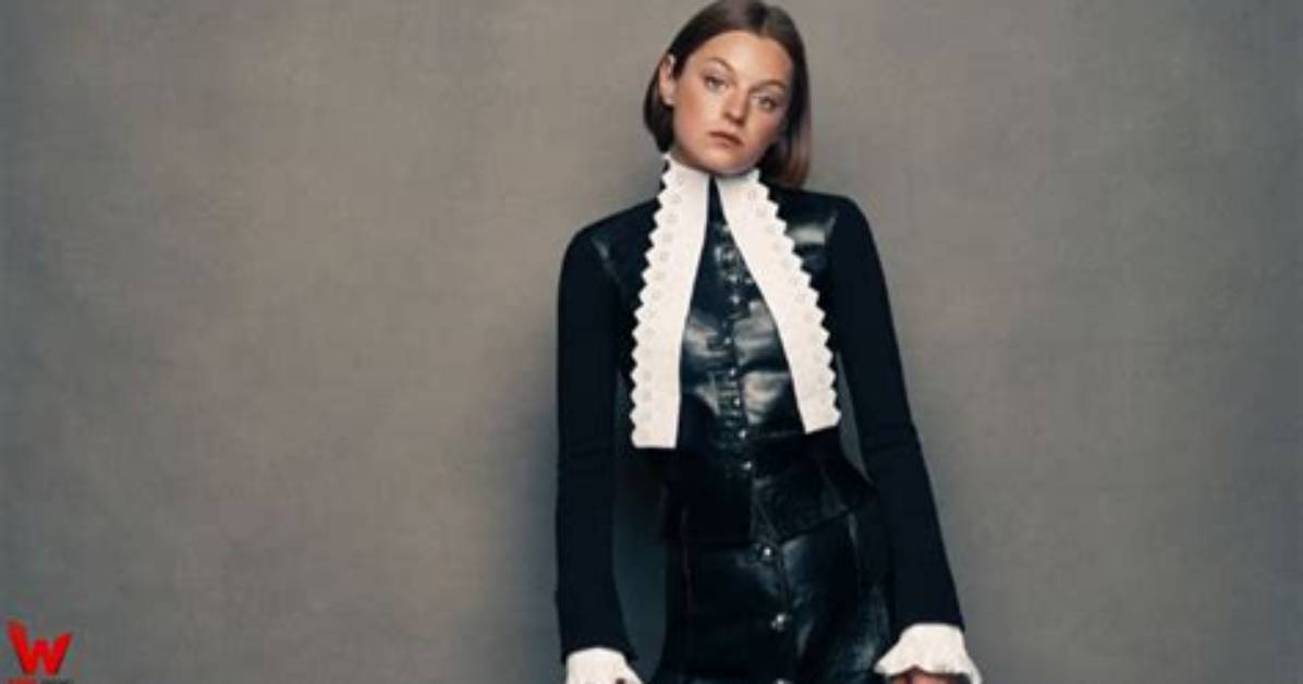 Emma Corrin Height, Weight, Age, Boyfriend, Family, Facts, Biography