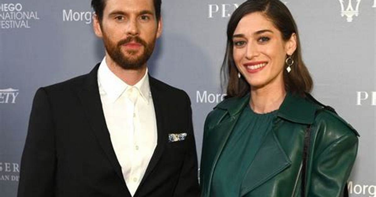 Lizzy Caplan: Age, Height, Weight, Husband, Early Life