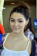 What Is Fivel Stewart Sexuality – Is She Gay? Ethnicity and Family of the Actress