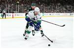 Who Is Holly Donaldson? Meet Ice Hockey Center Bo Horvat Wife on Instagram