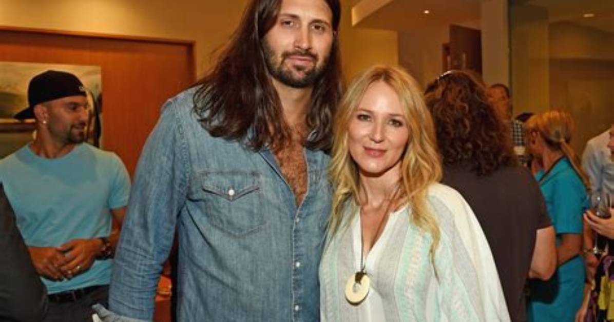 Who Is Jewel Dating in 2022? Details on Boyfriend and Relationship of American Song Contest Alaska S |